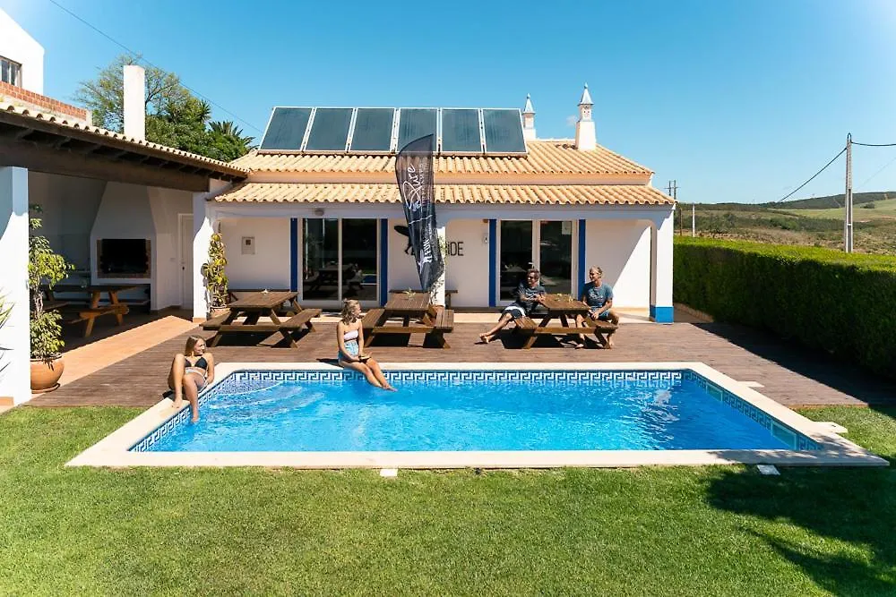 Сasa de vacaciones Villa With 4 Bedrooms And Pool In Surf Resort Raposeira